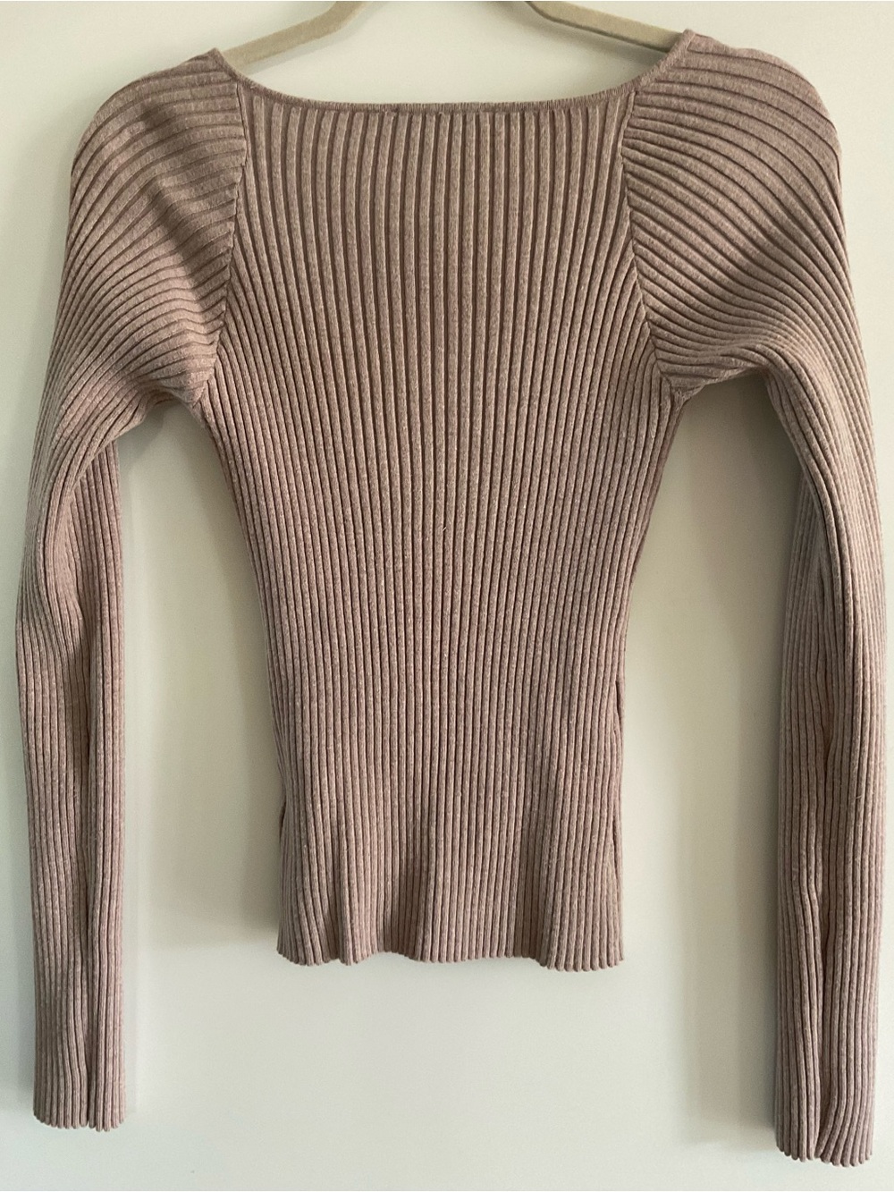Gilli Ribbed V-Neck Sweater in Dusty Rose - Picture 2 of 3